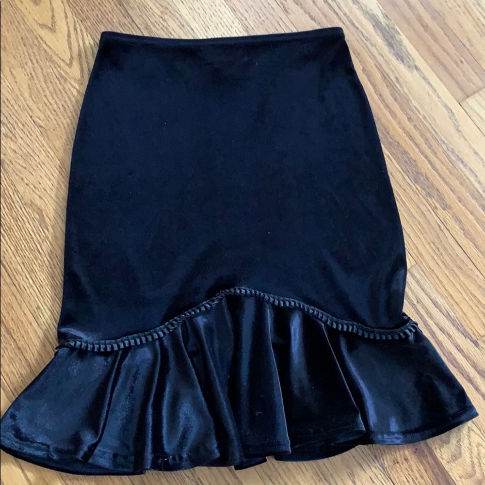 By Debra girls velvet skirt, size 14